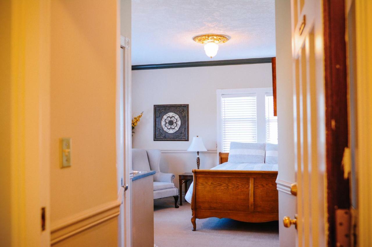 Dashwood Manor Seaside Bed & Breakfast Victoria Kültér fotó